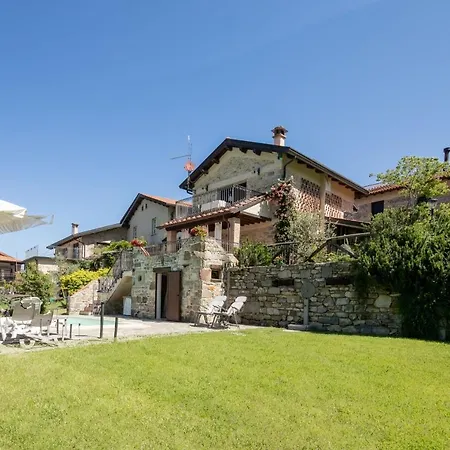 With Pool And Outbuilding Fivizzano By Vacavilla Terenzano (Massa and Carrara)